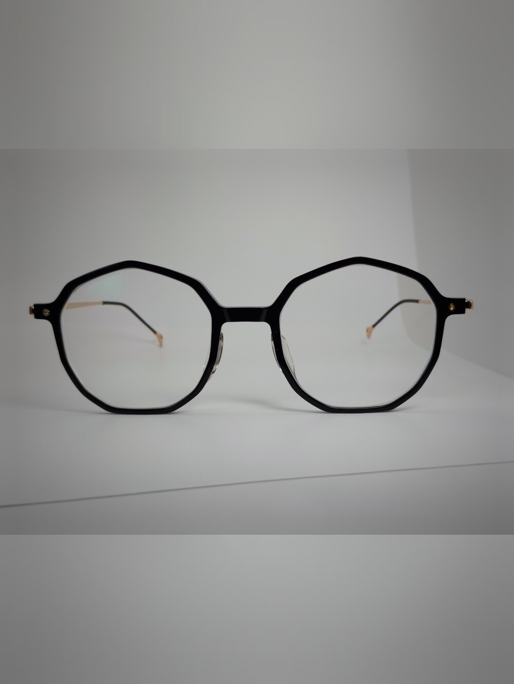 Carmelo. Octagonal Black Frame Glasses